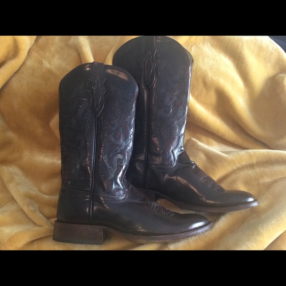 Boots - Picture 4 of 4